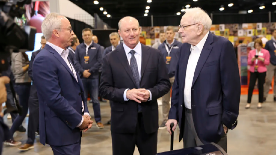 炒股配资咨询 伯克希尔投票决定将董事长和CEO职位分开，为阿贝尔年底接替巴菲特铺平道路